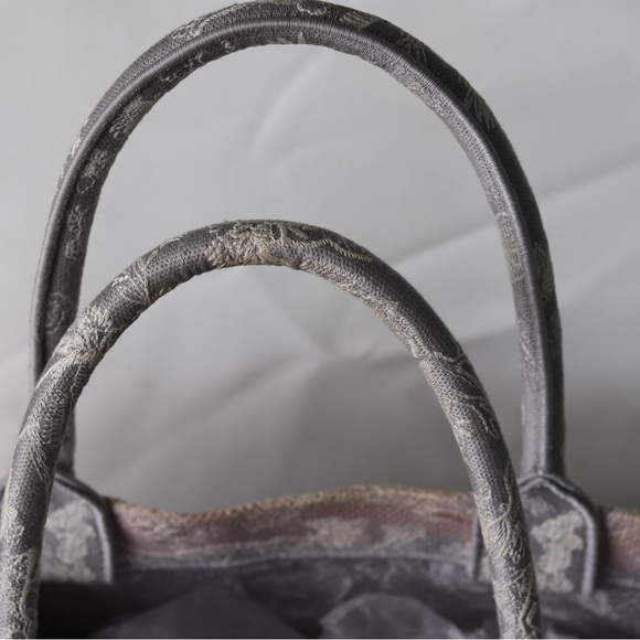 Christian Dior Medium Embroidered Toile De Jouy Light Grey Canvas Tote - Picture 8 of 10